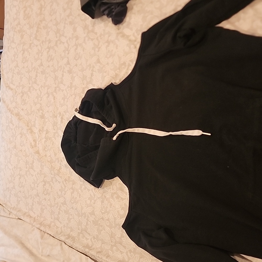Lightweight open shoulders sweatshirt